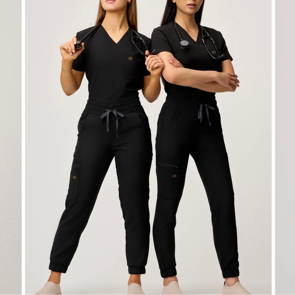 Luuna Astra Jogger Scrub Pants - Picture 5 of 9